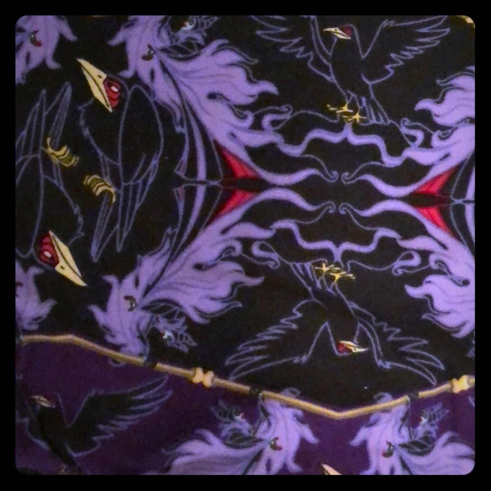 Os maleficent leggings. Perfect for Halloween!